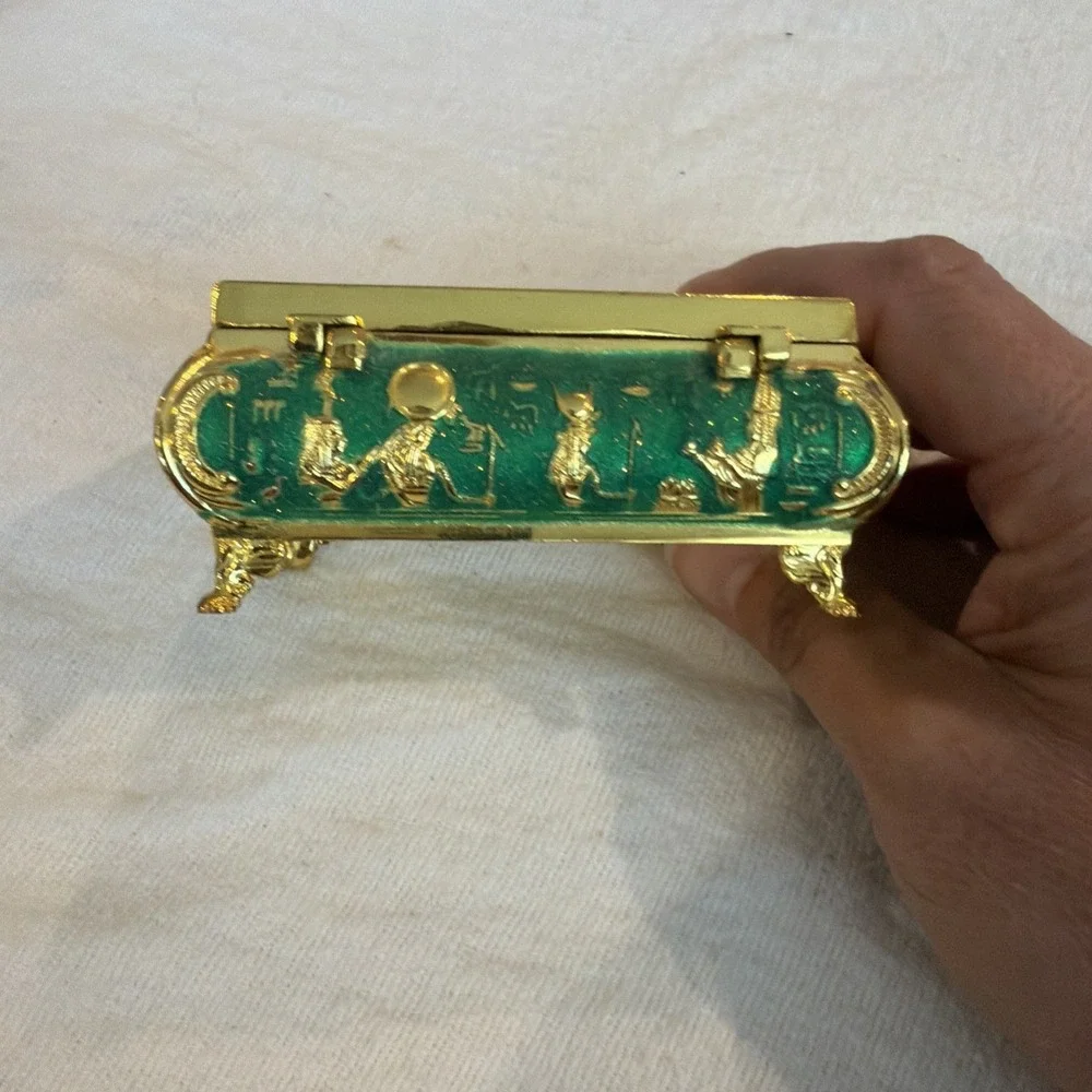 Vtg Egyptian Pharoah Chariot Hieroglyphic Scene Footed Treasure Jewelry Box